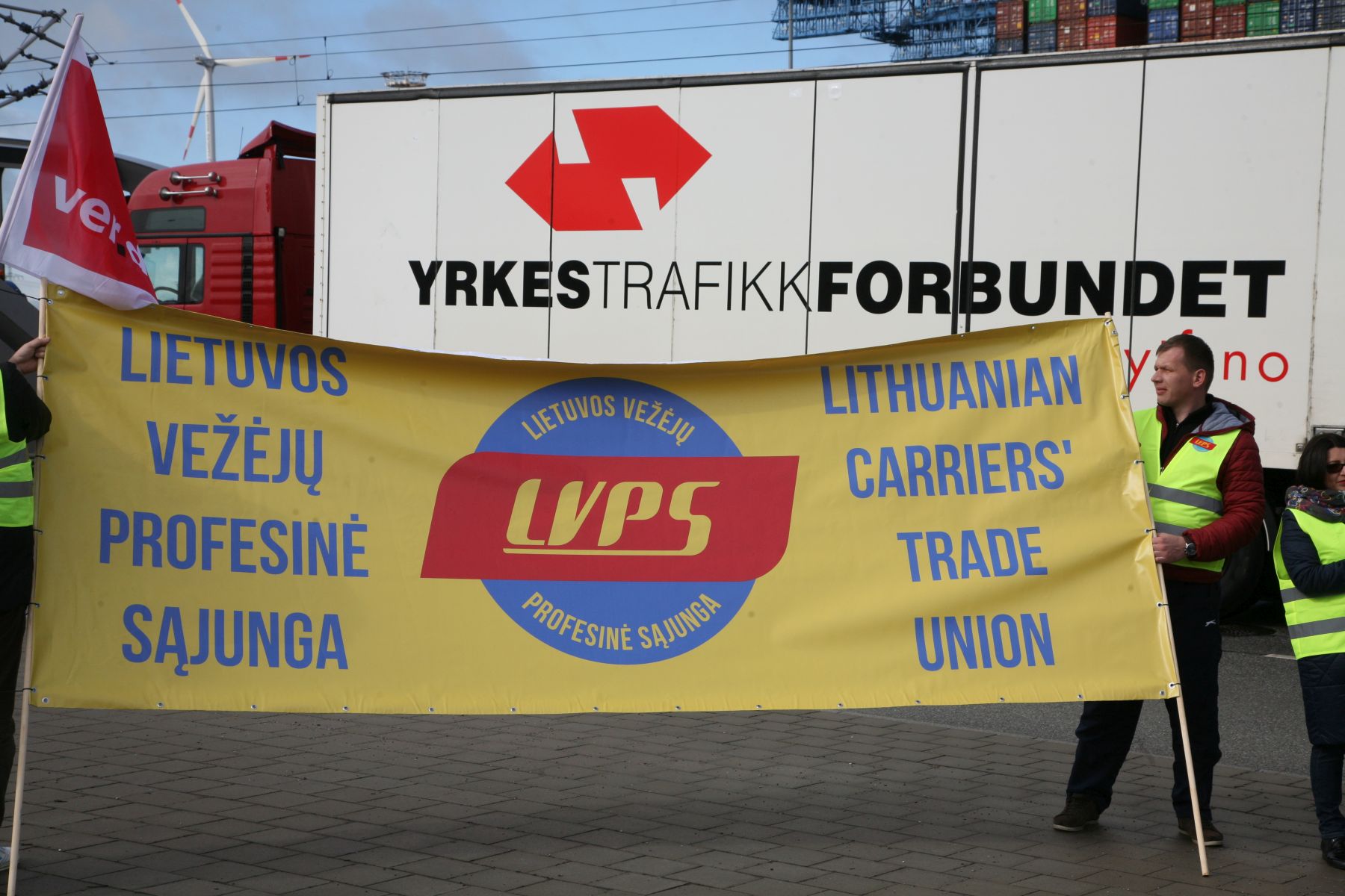 YTF møtte det litauiske godssjåførforbundet LVPS under et besøk hos fagforeningen VERDI på havna i Hamburg i mars i år.