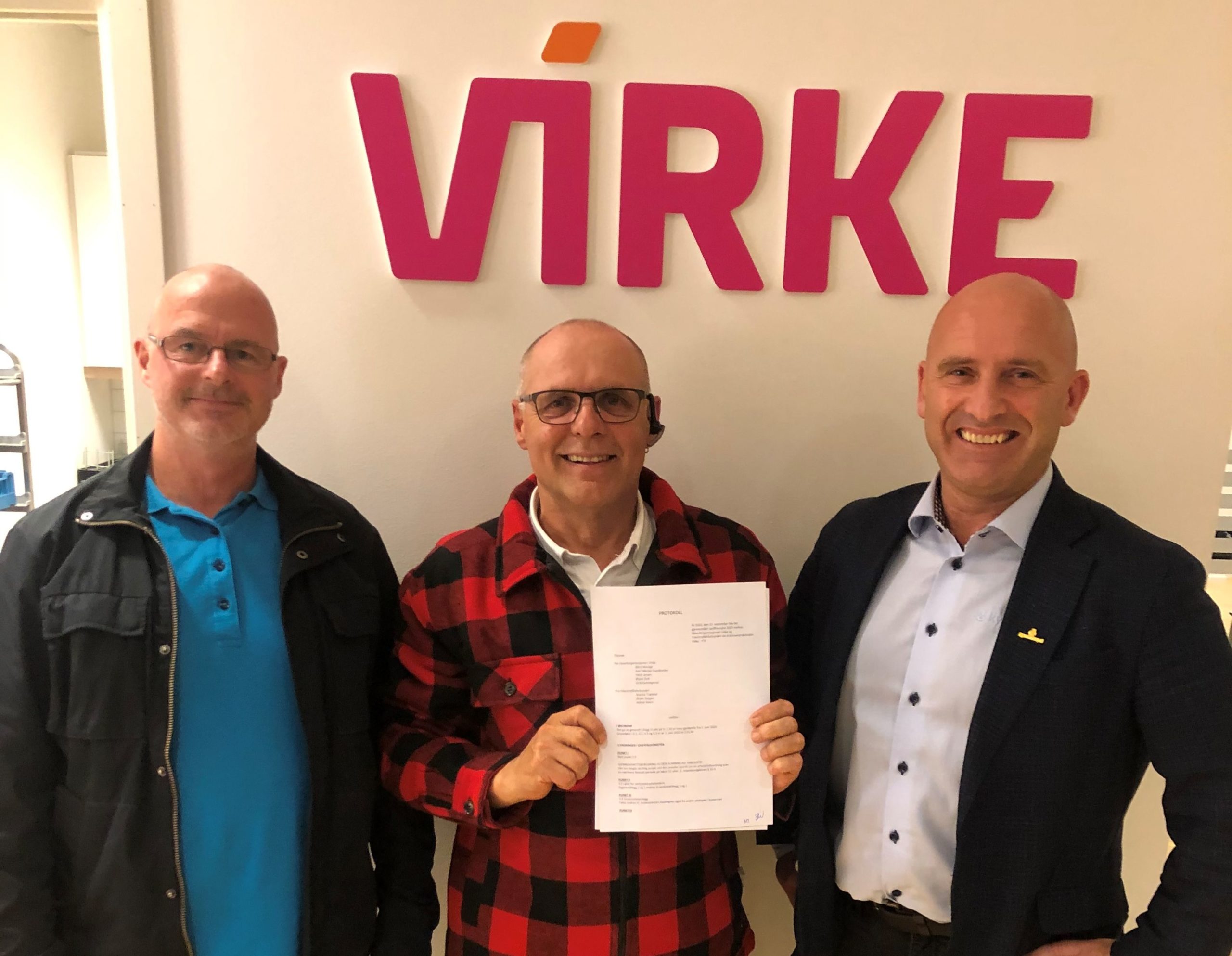 Halvor Kværn og Ørjan Skagen fra YTF med daglig leder i Kynningsrud Nordic Crane